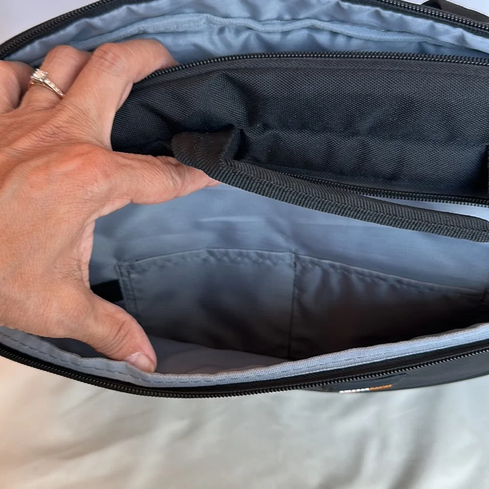 Amazon Basics Laptop Case Bag Shoulder Strap Black